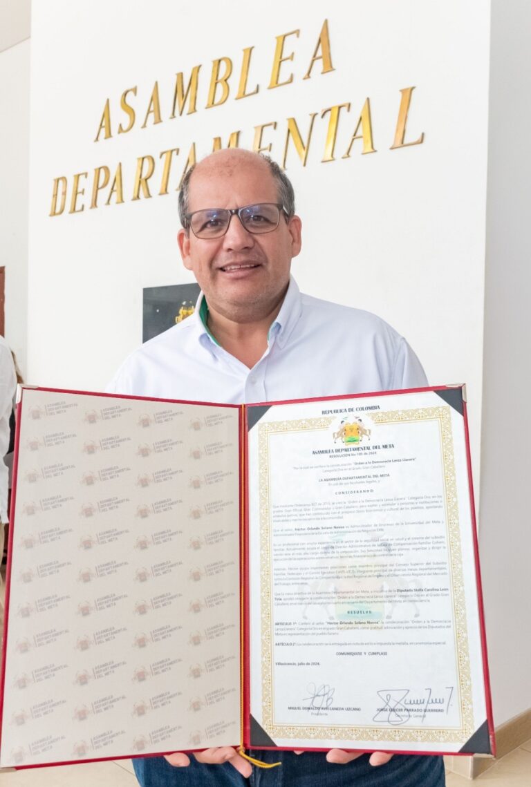 ASAMBLEA DEPARTAMENTAL DEL META CONDECORÓ AL DIRECTOR ADMINISTRATIVO DE COFREM
