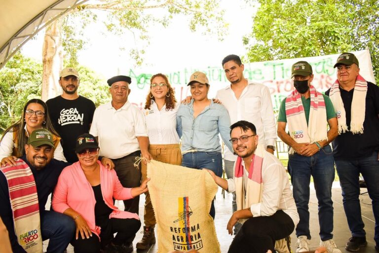 LA ENTREGA DE TIERRAS MÁS GRANDE EN LA HISTORIA DEL ARIARI, BENEFICIA ASOCIACIONES DE MUJERES CAMPESINAS Y FIRMANTES DE LA PAZ