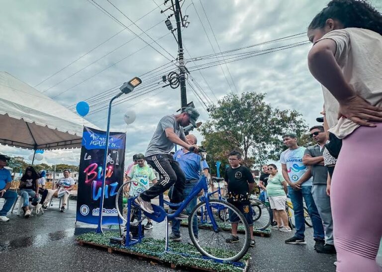 LA ‘BICILUZ’ DE ALBORADA FUE CENTRO DE ATENCIÓN EN LA RECREOVÍA