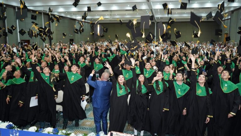 EL COLEGIO COFREM VILLAVICENCIO GRADUÓ COMO BACHILLERES A 192 ESTUDIANTES