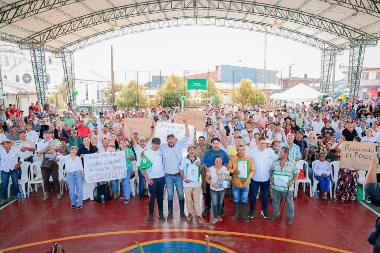 Luego de la travesía por el páramo de Sumapaz, Agencia Nacional de Tierras llega a Uribe, Meta a formalizar tierras a campesinos.