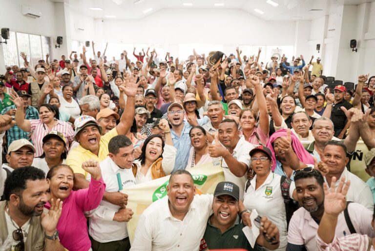 “Si es necesario recoger 4 millones de firmas para convocar una consulta popular por la reforma agraria, estamos listos”: Harman