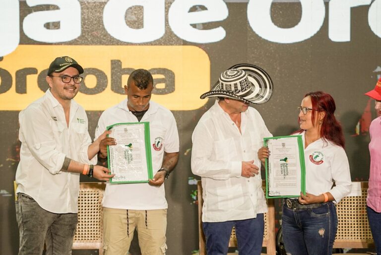 Gobierno Petro inició rendición de cuentas titulando 141 predios a campesinos en Ciénaga de Oro, Córdoba