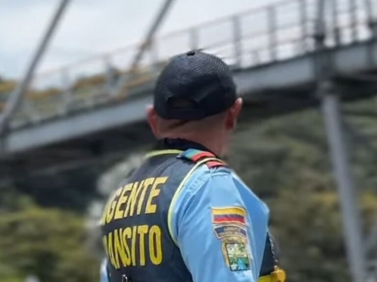 SE INSTALARÁN CÁMARAS PARA SANCIONAR A MOTOCICLISTAS QUE USEN INDEBIDAMENTE LOS PUENTES PEATONALES