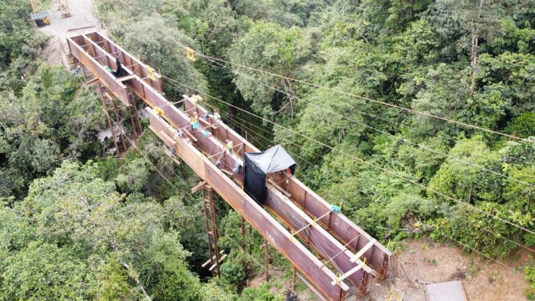 En San Juanito y El Calvario dejarán de cruzar la quebrada La Moreno en canasta gracias al nuevo puente que construye la Gobernación del Meta
