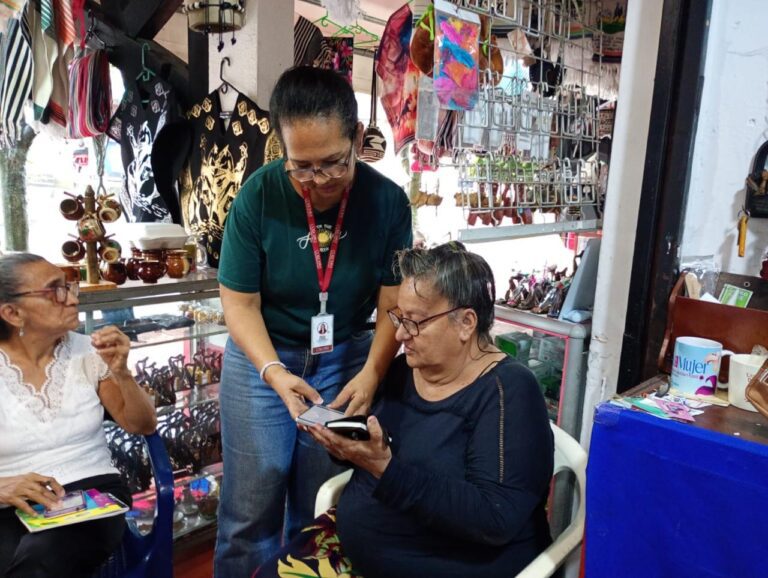 CORCUMVI CAPACITA A LOS ARTESANOS DE VILLAVICENCIO EN MARKETING DIGITAL