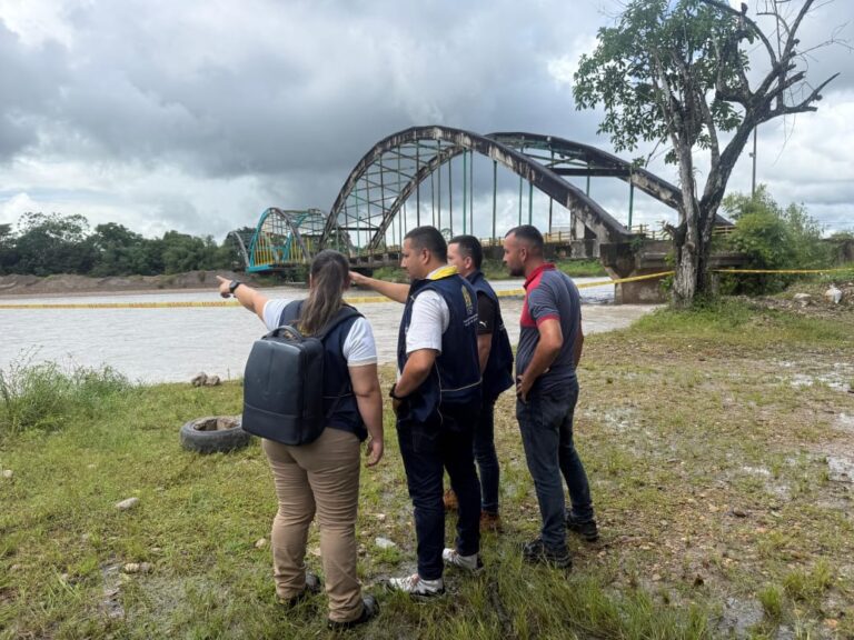 Evalúan afectación estructural del puente de los “Tres Arcos” entre San Carlos de Guaroa y San Martín