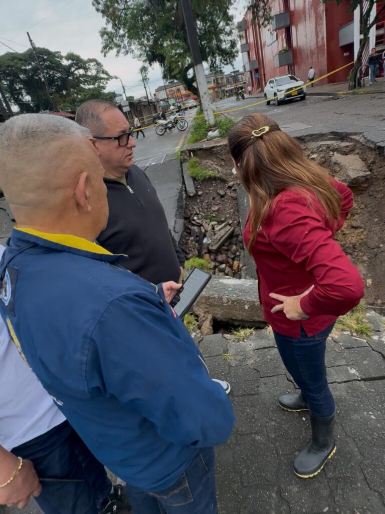 Gobernadora Rafaela Cortés llegó a zonas afectadas por lluvias en Villavicencio y activó a todo su equipo para atender las emergencias.