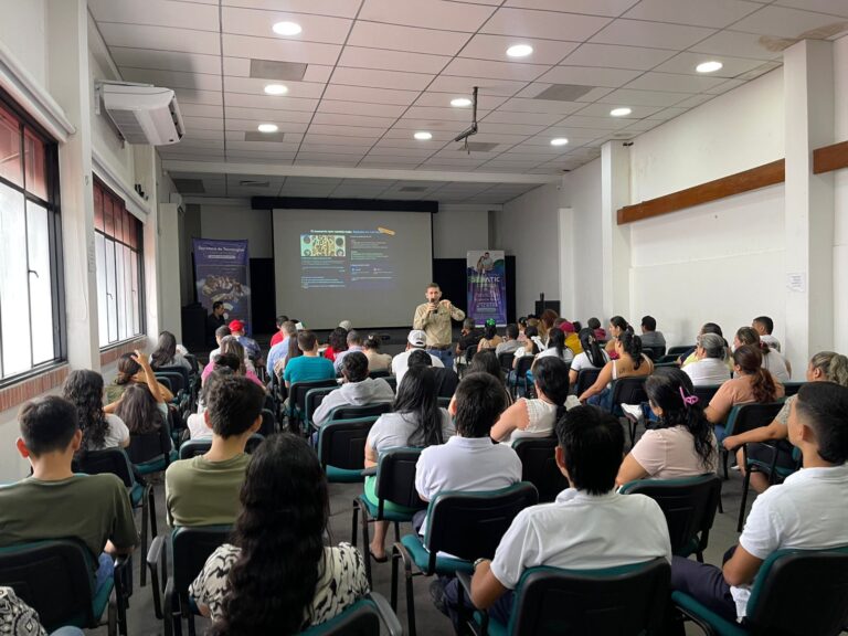Empresarios y emprendedores de Restrepo y Cumaral se capacitaron en Inteligencia Artificial para ser más competitivos en sus negocios