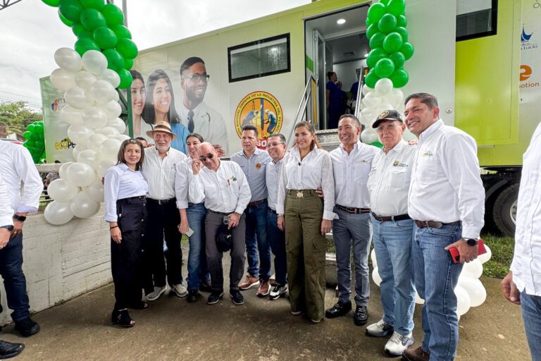 Gobernadora del Meta y presidente de Ecopetrol, ponen al servicio de seis municipios una Unidad Móvil de Salud completamente dotada