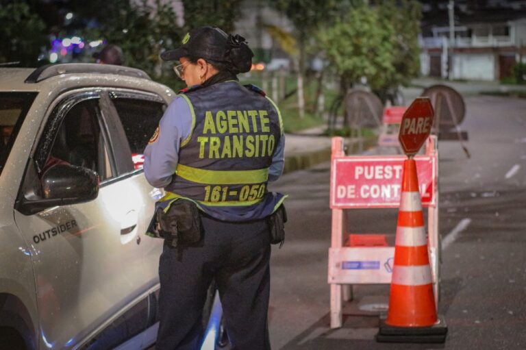 INICIAN CONTROLES A EMISIONES CONTAMINANTES DE VEHÍCULOS EN VILLAVICENCIO