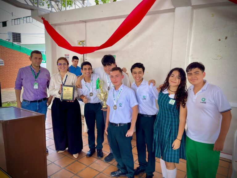 Gobernadora del Meta exalta y premia a estudiantes del Colegio Cofrem, ganadores de Colombia 4.0, el evento de tecnología más importante del país