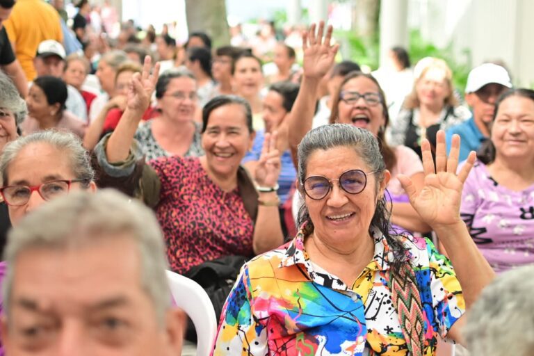 Avanza campaña Dignidad Mayor: 3,1 millones de personas mayores recibirán 230.000 pesos mensuales