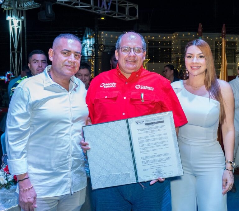 EL DIRECTOR DE COFREM AGRADECE EL RECONOCIMIENTO QUE LE ENTREGÓ LA ALCALDÍA DE GRANADA