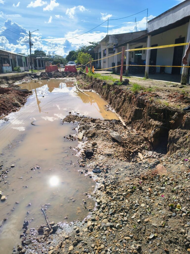 Sandoval denuncia en Cabuyaro abandono de obras viales y exige respuestas por contrato de $30 mil millones.