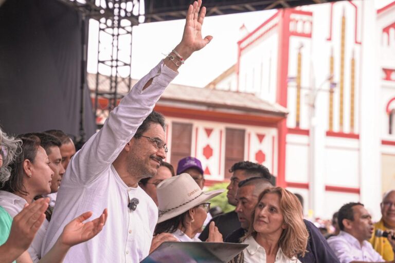 Iván Cepeda arremete contra la corrupción en el Meta y el saqueo de las regalías y promete enfrentarlas.