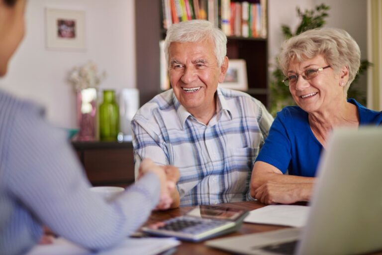 LOS PENSIONADOS QUE SE AFILIAN A COFREM RECIBEN MUCHOS BENEFICIOS